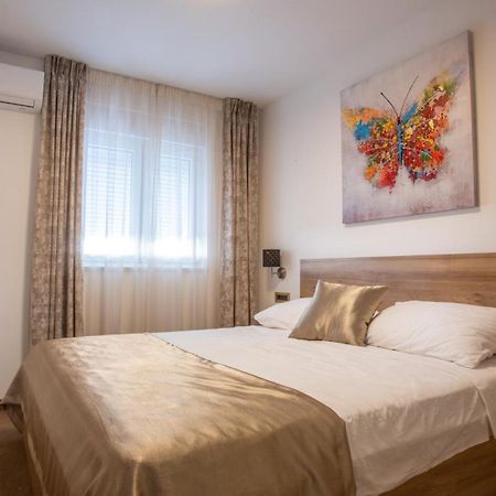 Rooms & Apartments Toni Stobreč 外观 照片