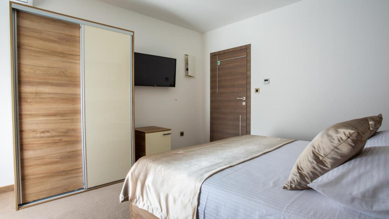 Rooms & Apartments Toni Stobreč 外观 照片