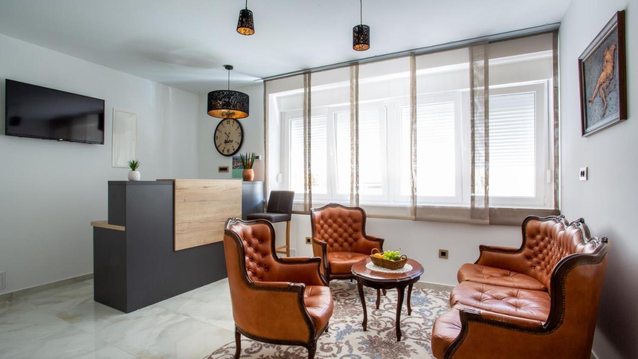 Rooms & Apartments Toni Stobreč 外观 照片